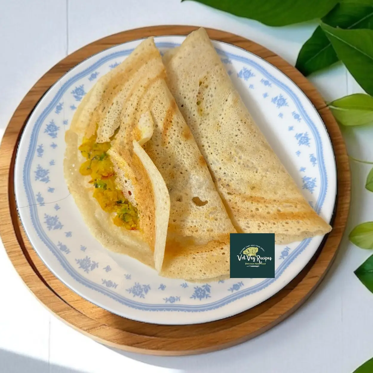 Golden crispy dosa served with delicious aloo peas masala – a comforting and flavorful South Indian breakfast combo.