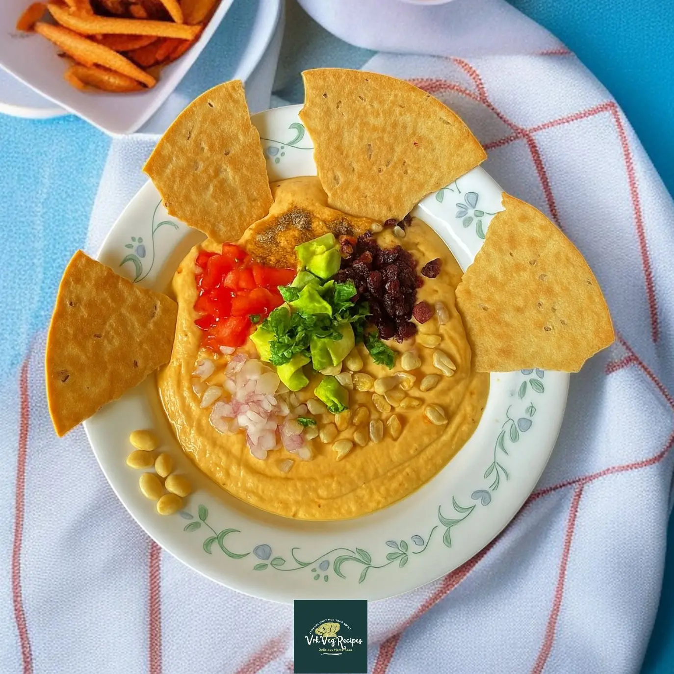 Creamy Avocado Chana Yogurt & Khakra – Guilt-Free Treat Creamy avocado chana Greek yogurt served with crunchy khakra, a protein-rich and healthy snack for any time of the day.