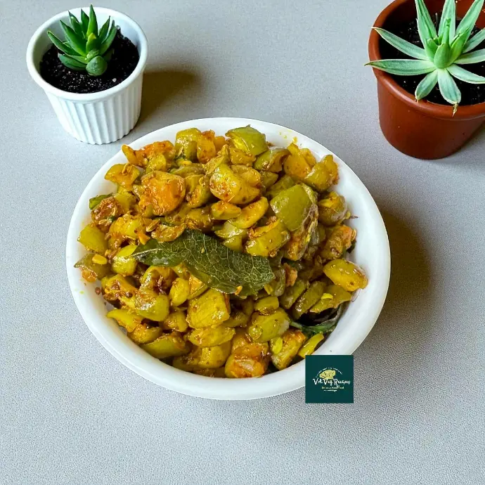 Pan-shot of Spicy Garlic Dondakaya: tender ivy gourd stir-fried with mustard, jeera, curry leaves and a crushed garlic-chilli-saunf-amchoor mix; zesty.