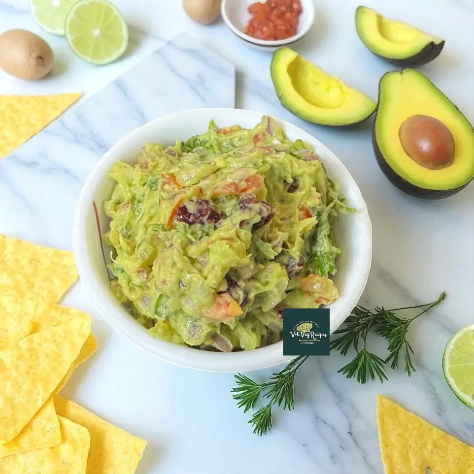 Healthy and tangy avocado cranberry mash with juicy tomatoes, fresh coriander, cranberries, onion, and zesty lemon in a vibrant salad.